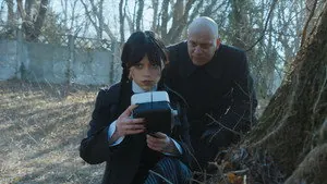 Уэнздей 1 сезон 7 серия — плитка